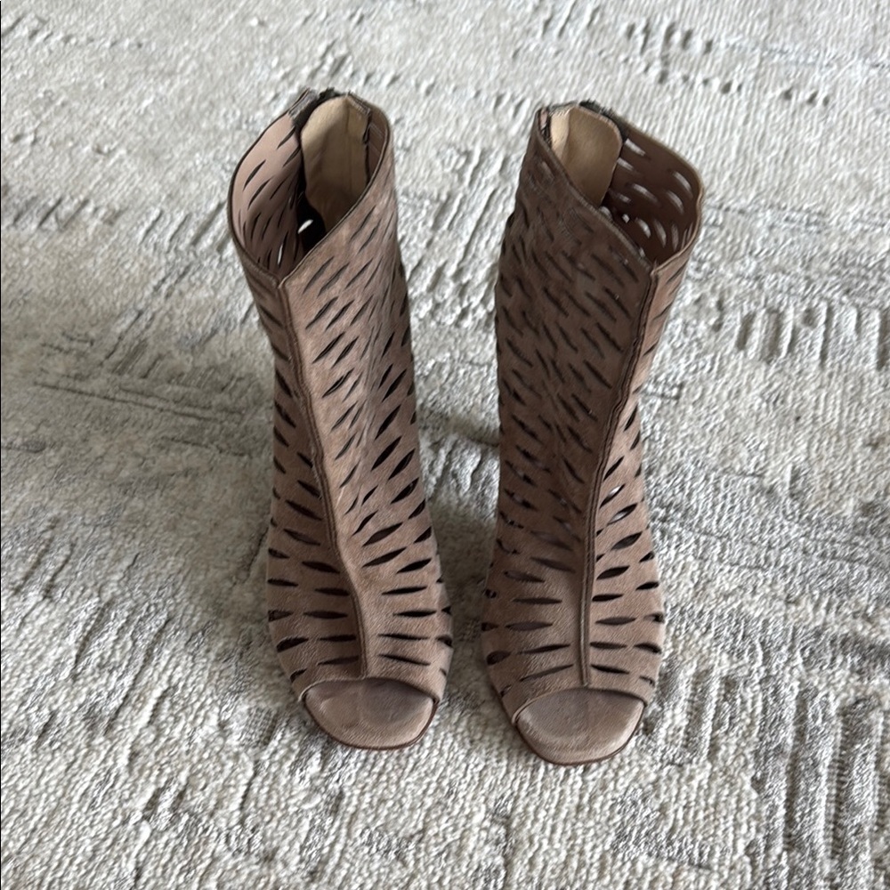 Diane Von Furstenberg Brown Heeled Boots with Gladiator Influence
